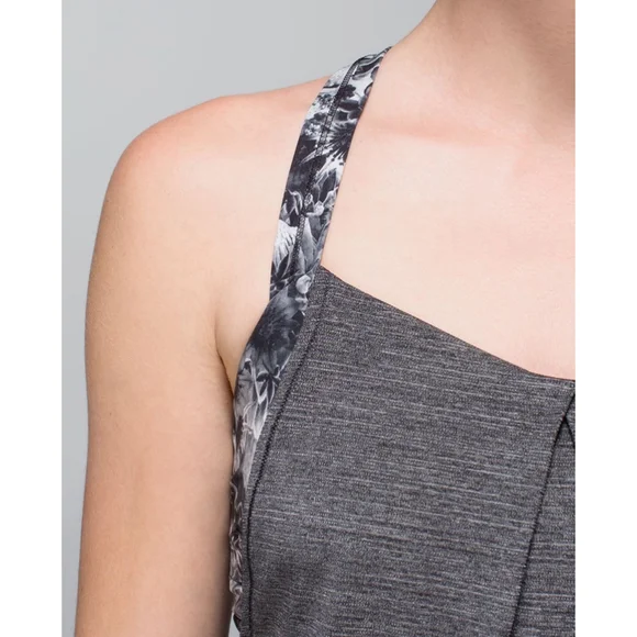 EUC sz 8 Lululemon Rest Less Tank grey & heathered black - Picture 4 of 8